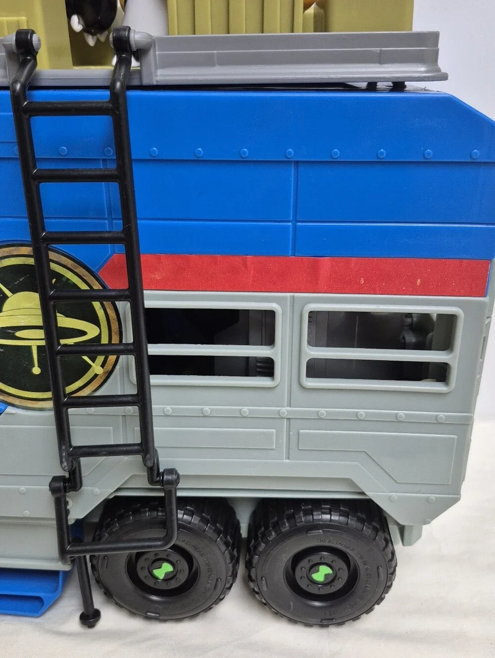 Ben 10 2017 Rustbucket Transforming Vehicle Playset Van RV + 3 Figures!